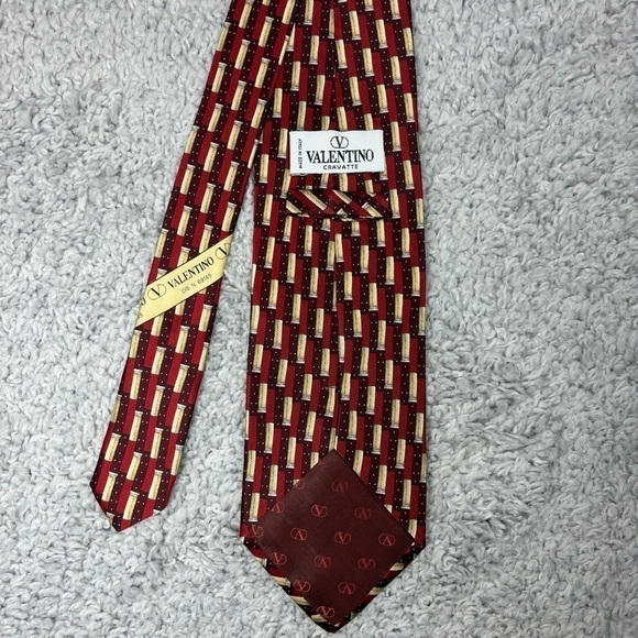 Valentino Neck Tie 100% Silk Mens High End Designer Couture Collection Business - Picture 2 of 6